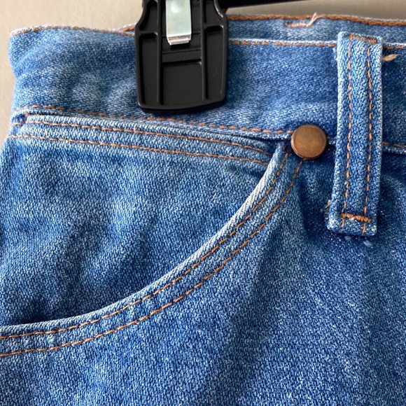 Vintage Wrangler High Waisted Jeans 30x33 TALL inseam - Picture 5 of 9